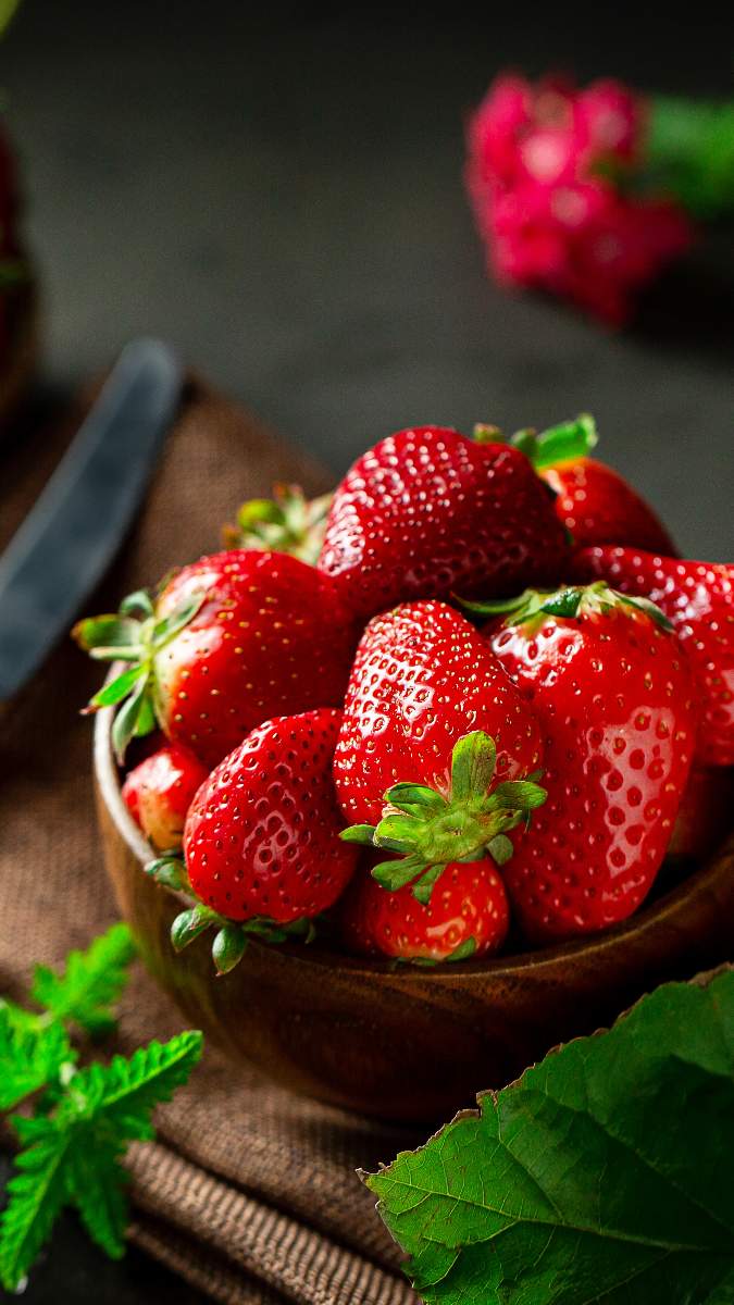 Strawberry wallpaper for Android and iPhone phones - 009